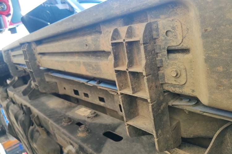 Used Jeep Wrangler 2019 2.0T Sahara Four-Door Version China VI Emission Standard Right Side Sill