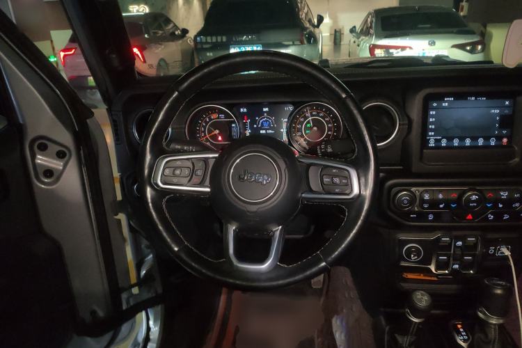Used Jeep Wrangler 2019 2.0T Sahara 4-Door Version China V Standard Steering Wheel