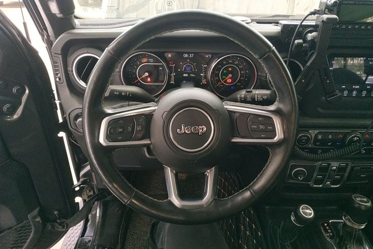 Used Jeep Wrangler 2019 2.0T Sahara Four-Door Version China VI Emission Standard Steering Wheel