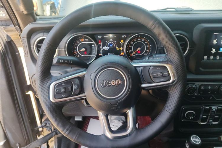 Used Jeep Wrangler 2019 2.0T Sahara Four-Door Version China VI Emission Standard Steering Wheel