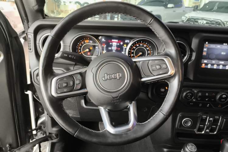 Used Jeep Wrangler 2019 2.0T Sahara Four-Door Version China VI Emission Standard Steering Wheel