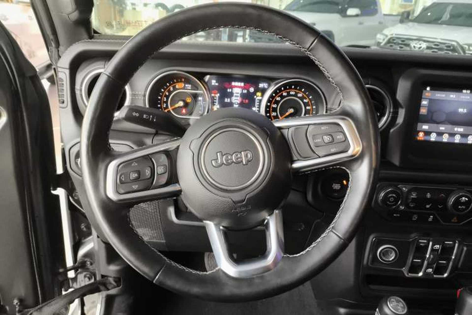 Used Jeep Wrangler 2019 2.0T Sahara Four-Door Version China VI Emission Standard Steering Wheel