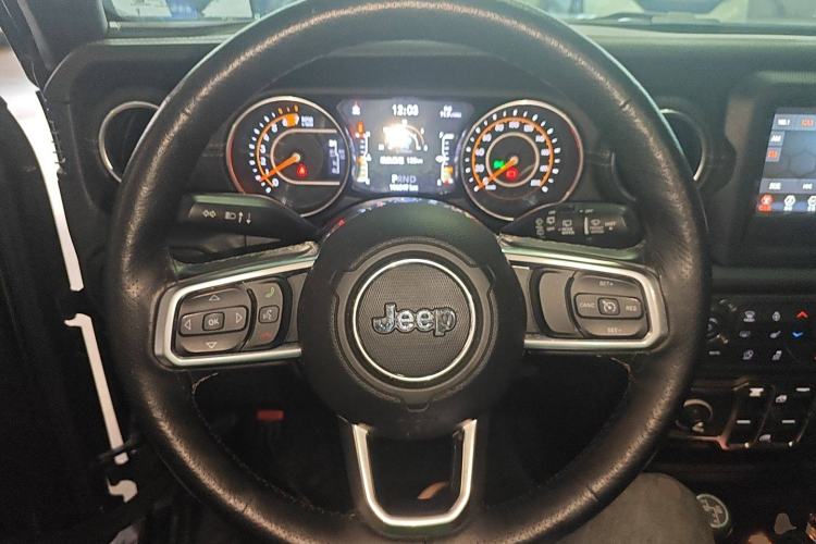 Used Jeep Wrangler 2019 2.0T Sahara Four-Door Brilliant Top Version China VI Emission Standard Steering Wheel