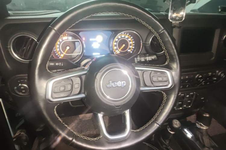 Used Jeep Wrangler 2019 2.0T Sahara Four-Door Version China VI Emission Standard Steering Wheel