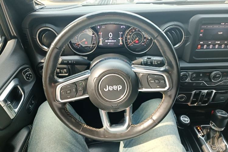 Used Jeep Wrangler 2019 2.0T Sahara Four-Door Version China VI Emission Standard Steering Wheel