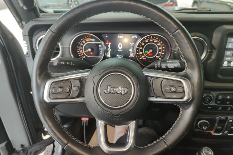 Used Jeep Wrangler 2019 2.0T Sahara Four-Door Version China VI Emission Standard Steering Wheel