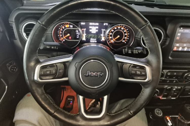Used Jeep Wrangler 2019 2.0T Sahara 4-Door Version China V Standard Steering Wheel