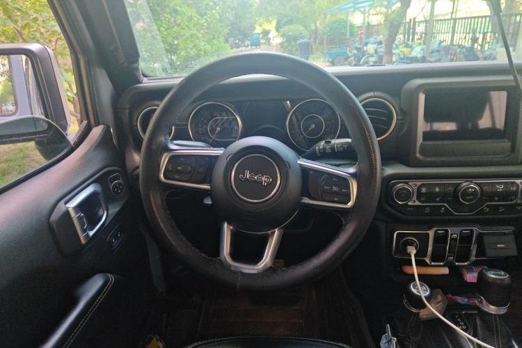 Used Jeep Wrangler 2019 2.0T Sahara 4-Door Version China V Standard Steering Wheel