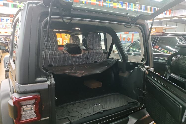 Used Jeep Wrangler 2019 2.0T Rubicon Four-Door Version China VI Emission Standard Trunk
