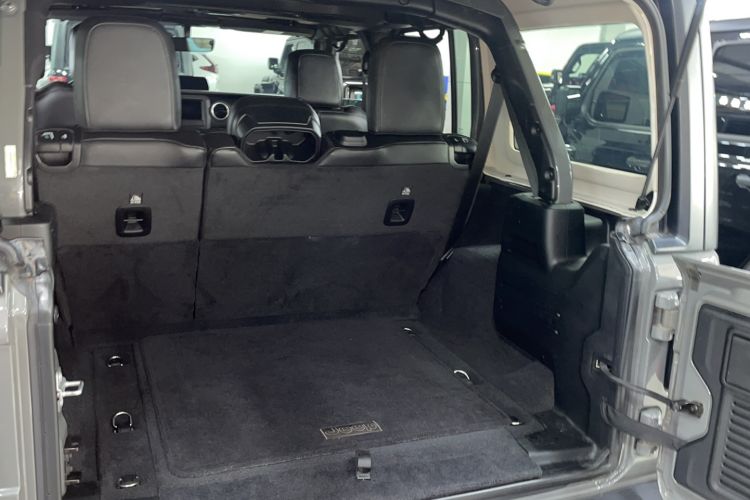 Used Jeep Wrangler 2019 2.0T Sahara Four-Door Version China VI Emission Standard Trunk