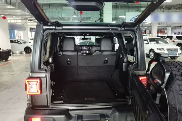 Used Jeep Wrangler 2019 2.0T Sahara 4-Door Version China V Standard Trunk