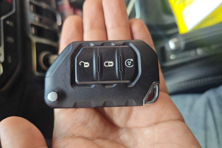 Used Jeep Wrangler 2019 2.0T Sahara 4-Door Version China V Standard Vehicle Key