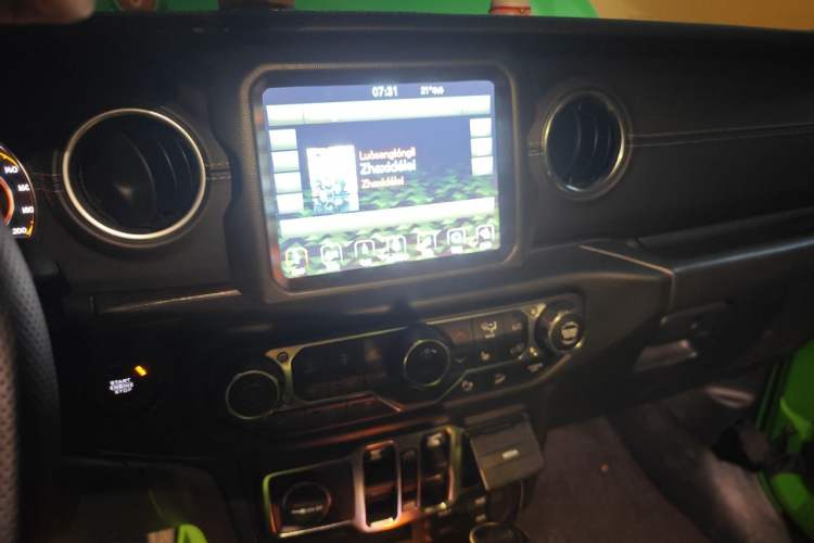 Used Jeep Wrangler 2019 2.0T Rubicon Four-Door Version China V Emission Standard Audio And AC Panel