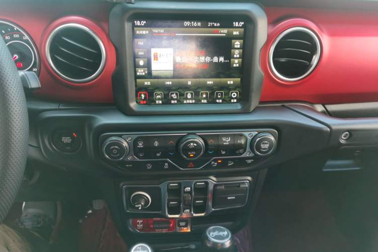 Used Jeep Wrangler 2019 2.0T Rubicon Four-Door Version China VI Emission Standard Audio And AC Panel