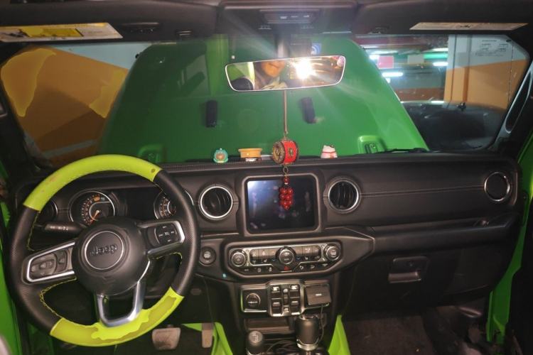 Used Jeep Wrangler 2019 2.0T Rubicon Four-Door Version China V Emission Standard Center Console