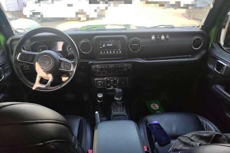Used Jeep Wrangler 2019 2.0T Sahara Four-Door Version China VI Emission Standard Center Console