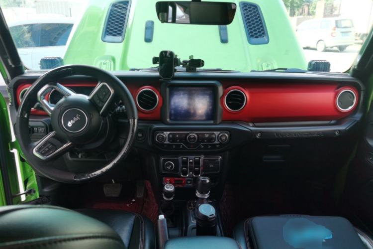 Used Jeep Wrangler 2019 2.0T Rubicon Four-Door Version China VI Emission Standard Center Console