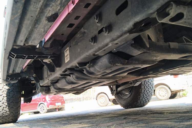 Used Jeep Wrangler 2019 2.0T Sahara Four-Door Version China VI Emission Standard Chassis Front Right