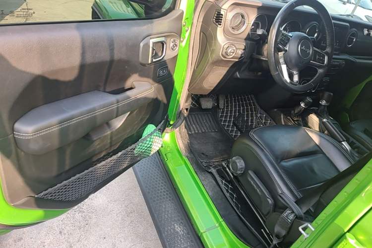 Used Jeep Wrangler 2019 2.0T Sahara Four-Door Version China VI Emission Standard Driver Seat