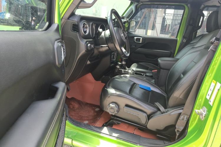 Used Jeep Wrangler 2019 2.0T Sahara Four-Door Version China VI Emission Standard Driver Seat