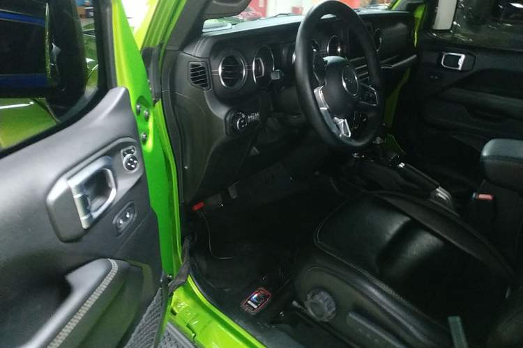 Used Jeep Wrangler 2019 2.0T Sahara Four-Door Version China VI Emission Standard Driver Seat