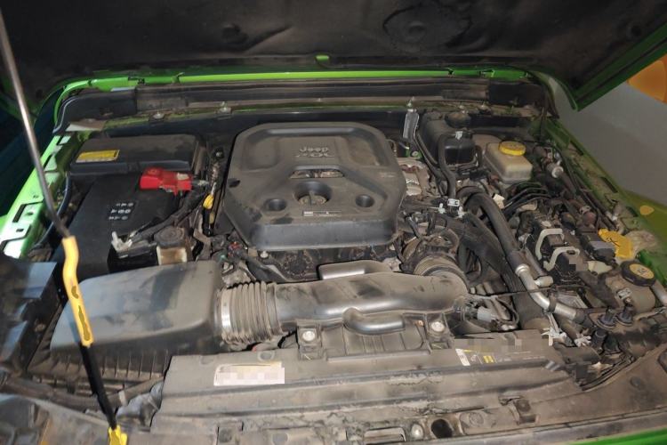Used Jeep Wrangler 2019 2.0T Rubicon Four-Door Version China V Emission Standard Engine Bay