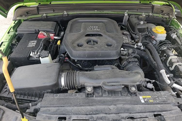 Used Jeep Wrangler 2019 2.0T Sahara Four-Door Version China VI Emission Standard Engine Bay