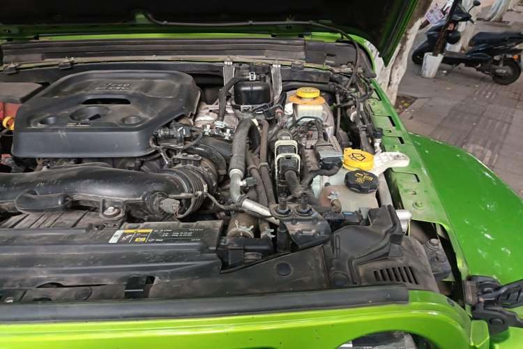 Used Jeep Wrangler 2019 2.0T Sahara 4-Door Version China V Standard Engine Bay Left