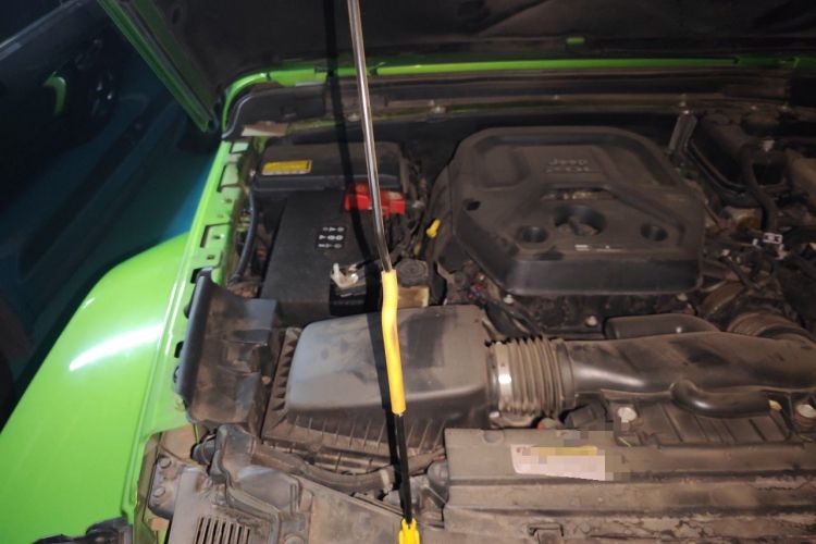 Used Jeep Wrangler 2019 2.0T Rubicon Four-Door Version China V Emission Standard Engine Bay Right