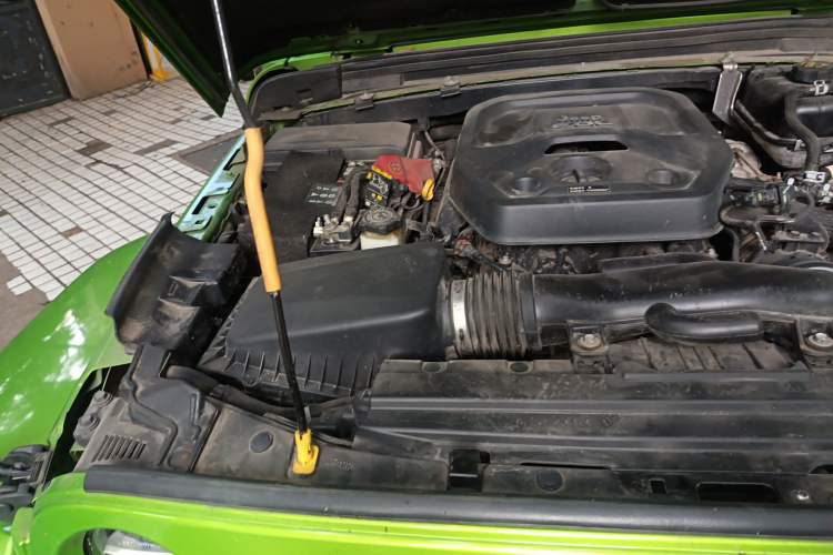 Used Jeep Wrangler 2019 2.0T Sahara 4-Door Version China V Standard Engine Bay Right