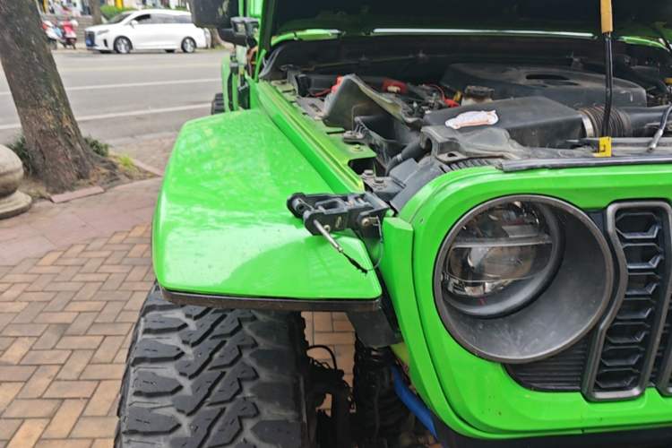 Used Jeep Wrangler 2019 2.0T Rubicon Four-Door Version China VI Emission Standard Engine Bay Right