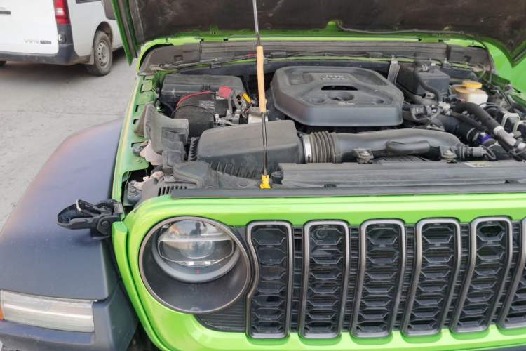 Used Jeep Wrangler 2019 2.0T Rubicon Four-Door Version China VI Emission Standard Engine Bay Right