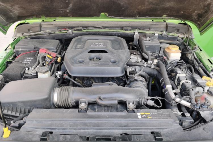 Used Jeep Wrangler 2019 2.0T Rubicon Four-Door Version China VI Emission Standard Engine Bay