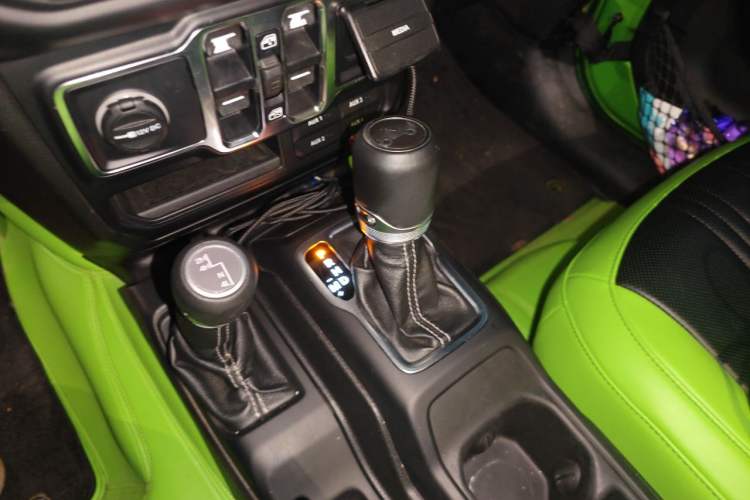 Used Jeep Wrangler 2019 2.0T Rubicon Four-Door Version China V Emission Standard Gear Lever