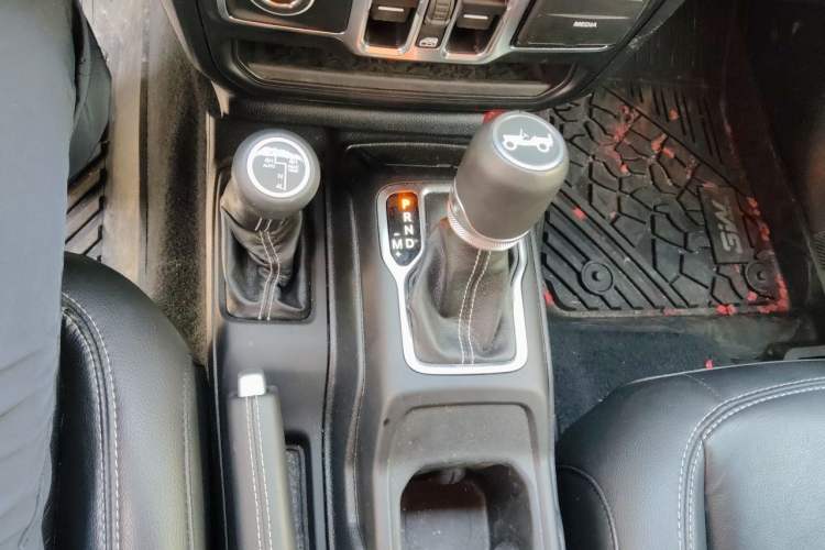 Used Jeep Wrangler 2019 2.0T Sahara 4-Door Version China V Standard Gear Lever