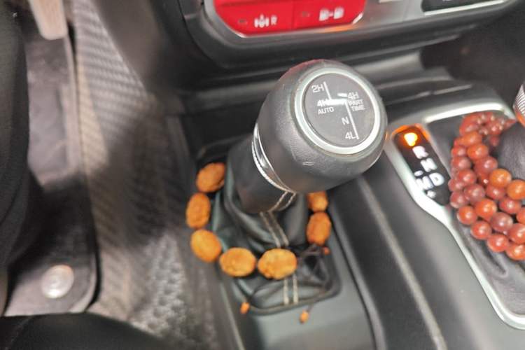 Used Jeep Wrangler 2019 2.0T Rubicon Four-Door Version China VI Emission Standard Gear Lever