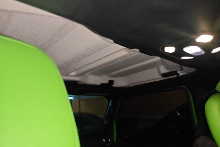 Used Jeep Wrangler 2019 2.0T Rubicon Four-Door Version China V Emission Standard Headliner
