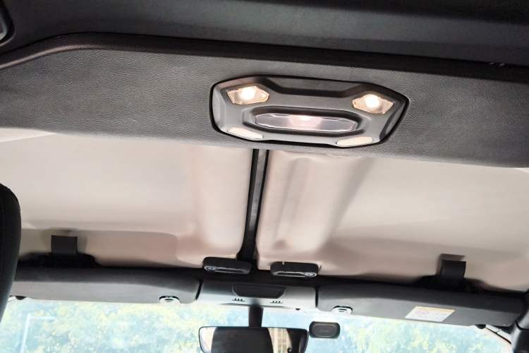 Used Jeep Wrangler 2019 2.0T Sahara Four-Door Version China VI Emission Standard Headliner