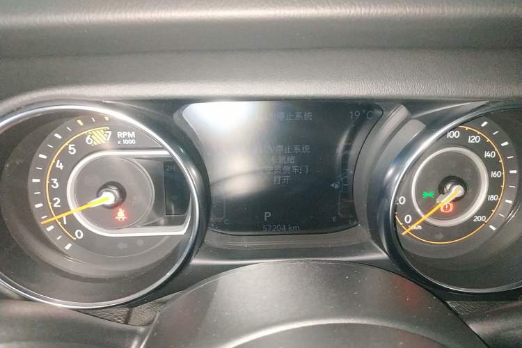 Used Jeep Wrangler 2019 2.0T Sahara Four-Door Version China VI Emission Standard Instrument Cluster