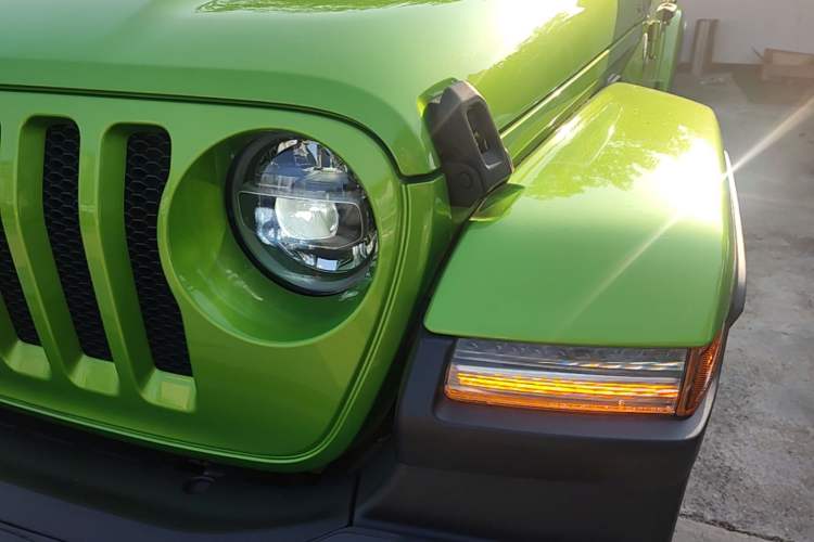 Used Jeep Wrangler 2019 2.0T Sahara Four-Door Version China VI Emission Standard Left Front Headlight