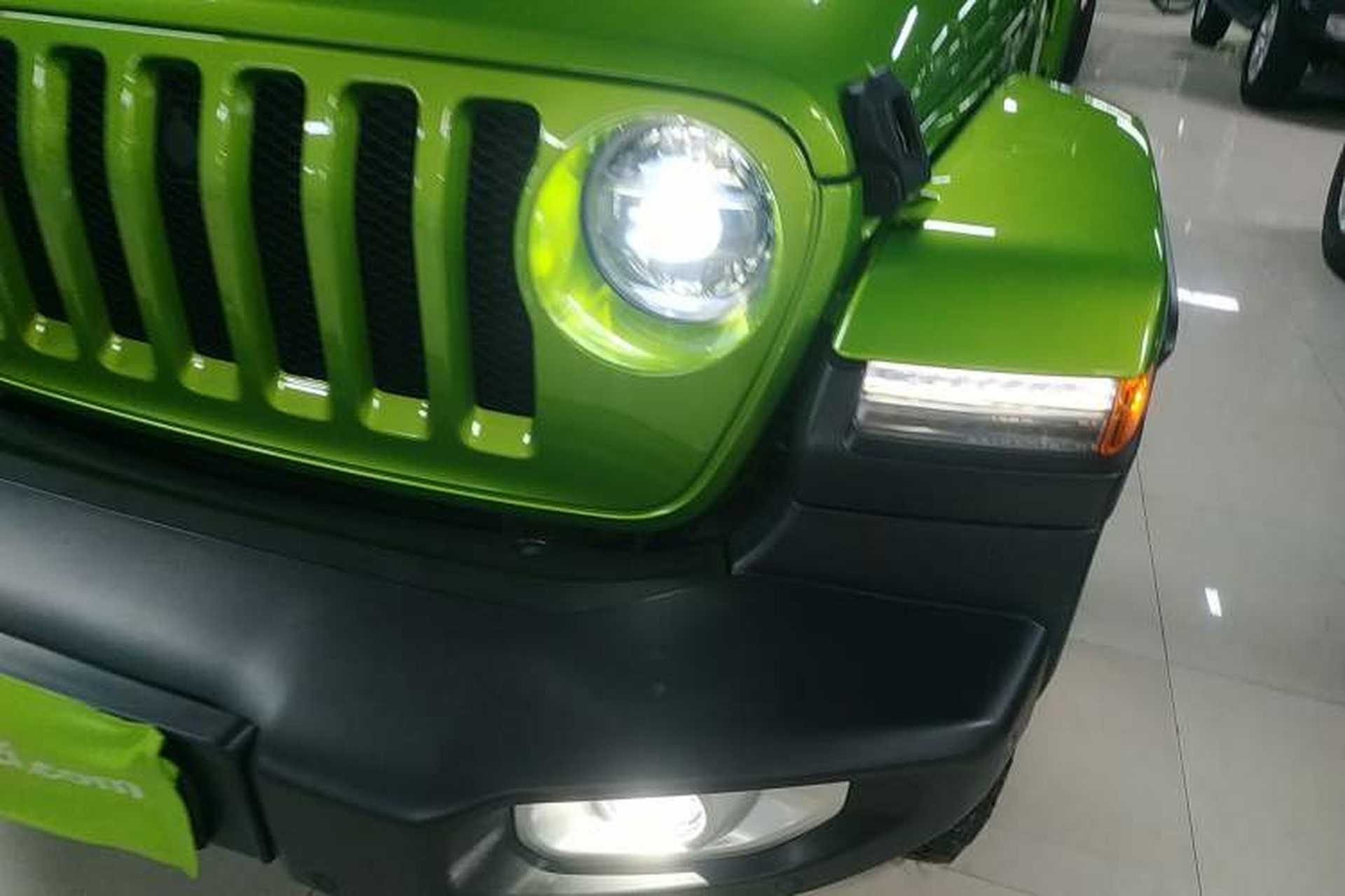 Used Jeep Wrangler 2019 2.0T Sahara Four-Door Version China VI Emission Standard Left Front Headlight