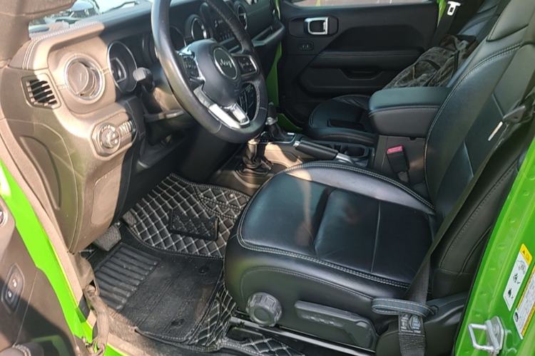 Used Jeep Wrangler 2019 2.0T Sahara Four-Door Version China VI Emission Standard Left Front Seat