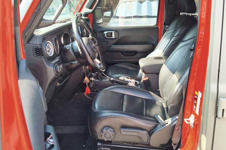 Used Jeep Wrangler 2019 2.0T Sahara Four-Door Version China VI Emission Standard Left Front Seat