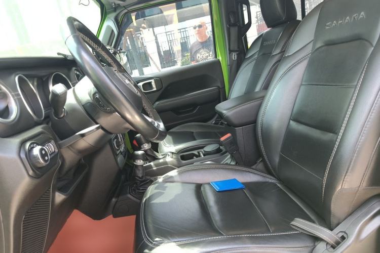 Used Jeep Wrangler 2019 2.0T Sahara Four-Door Version China VI Emission Standard Left Front Seat