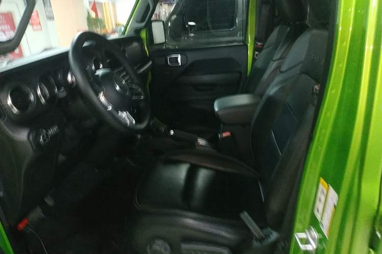 Used Jeep Wrangler 2019 2.0T Sahara Four-Door Version China VI Emission Standard Left Front Seat