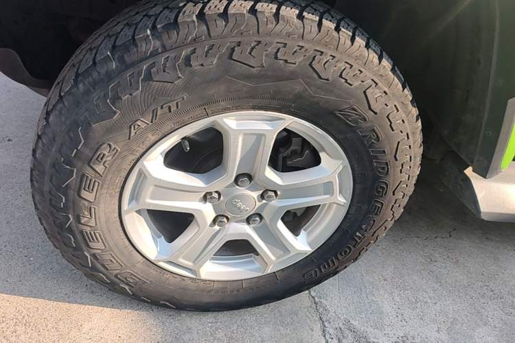 Used Jeep Wrangler 2019 2.0T Sahara Four-Door Version China VI Emission Standard Left Front Wheel Hub