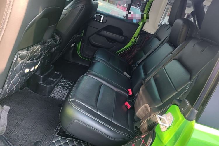 Used Jeep Wrangler 2019 2.0T Sahara Four-Door Version China VI Emission Standard Left Rear Seat