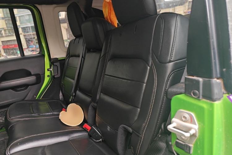 Used Jeep Wrangler 2019 2.0T Rubicon Four-Door Version China VI Emission Standard Left Rear Seat