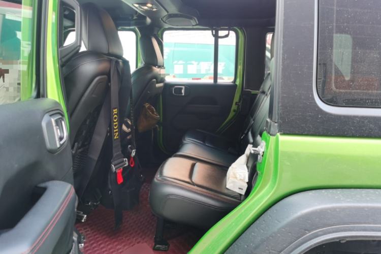 Used Jeep Wrangler 2019 2.0T Rubicon Four-Door Version China VI Emission Standard Left Rear Seat