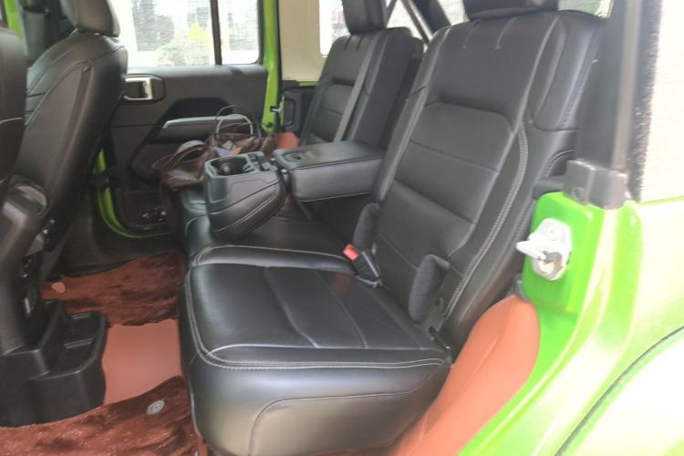 Used Jeep Wrangler 2019 2.0T Sahara Four-Door Version China VI Emission Standard Left Rear Seat